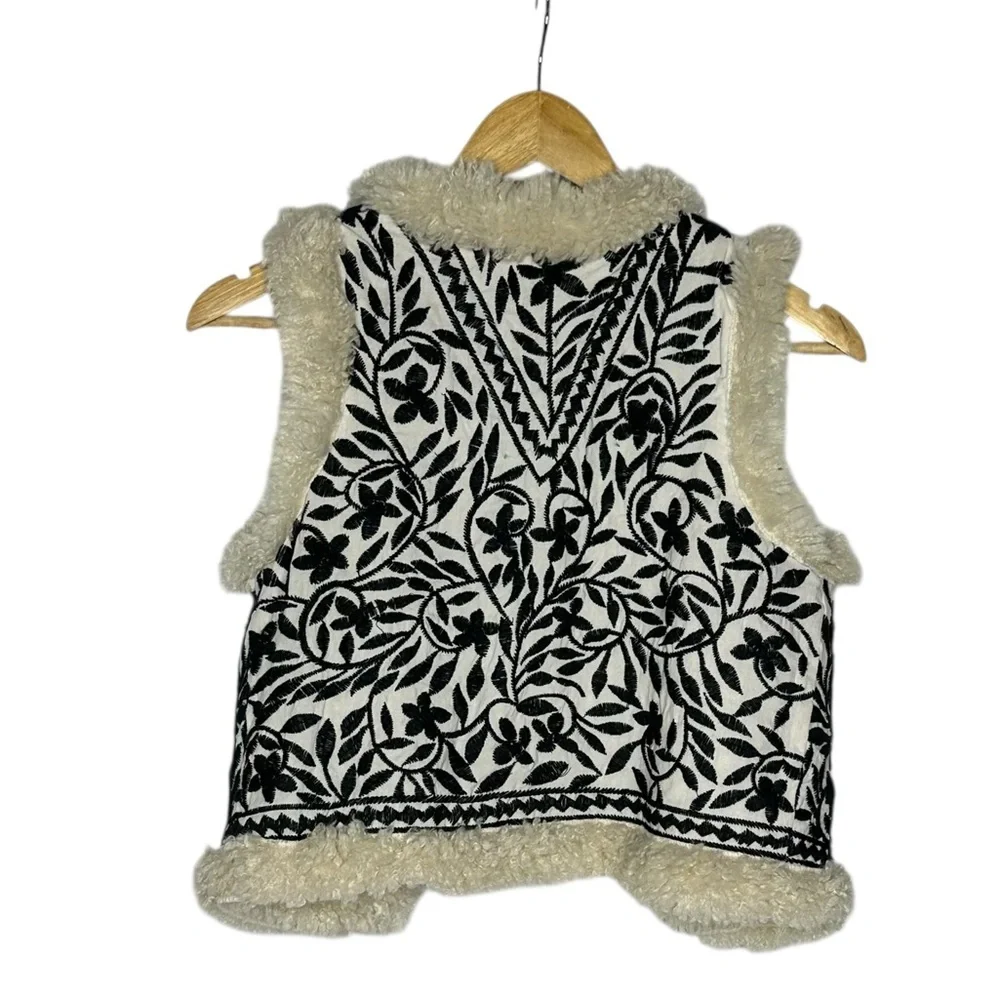 NWT FP One Noelle Sherpa Vest in ivory/black xs